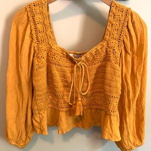 Women’s American Eagle Yellow Peasant Top Small